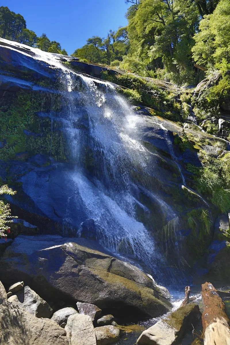 Cascada Nido de Águila, la cascada vecina en el sendero Los Lagos del PN Huerquehue