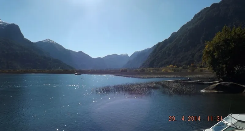Vista panorámica de Villa Peulla al final del Lago Todos los Santos