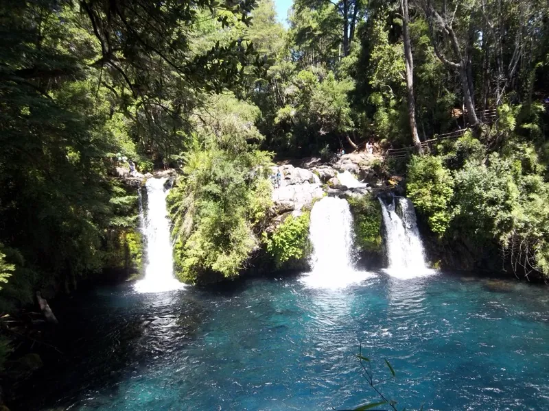 Ojos del Caburgua, cascadas cercanas al Salto del Claro en Pucón