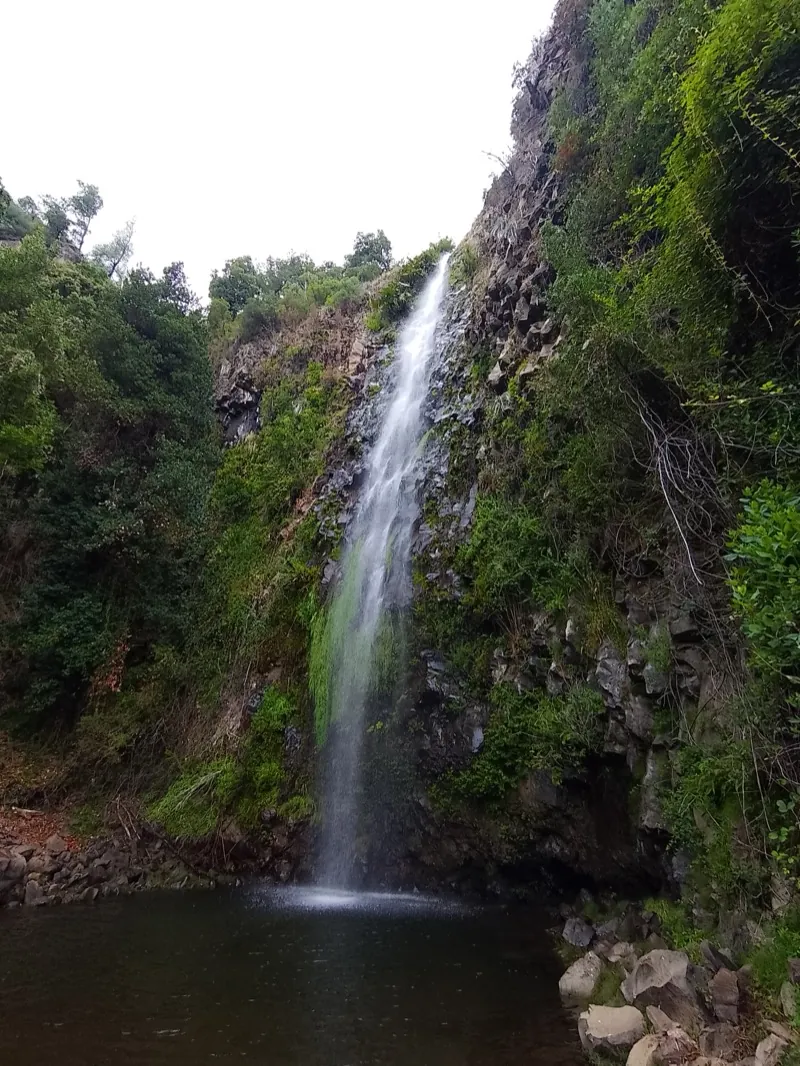 Cascada del Duende en el Estero Los Maquis, atracción cercana al Salto La Placeta en la zona de Radal