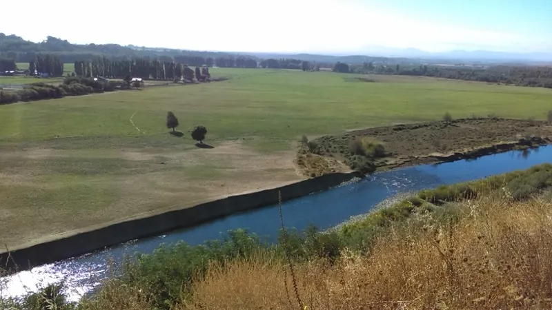 Mirador del Río Bureo con vista al paisaje natural de Mulchén