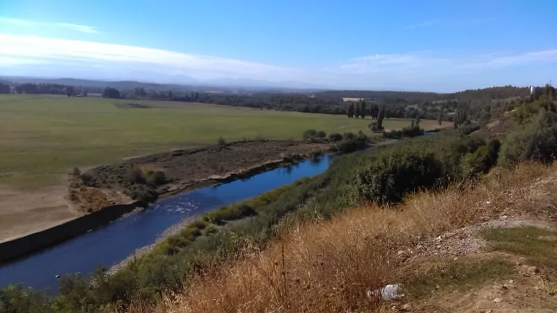 Panorámica del entorno natural de Mulchén desde el mirador del Río Bureo